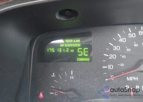 1999 Lincoln Town Car Signature z USA, uszkodzony, nr VIN 1LNFM82W2XY600959